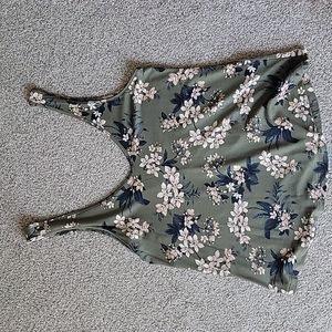 American Eagle soft and sexy crepe green floral tank top size xs